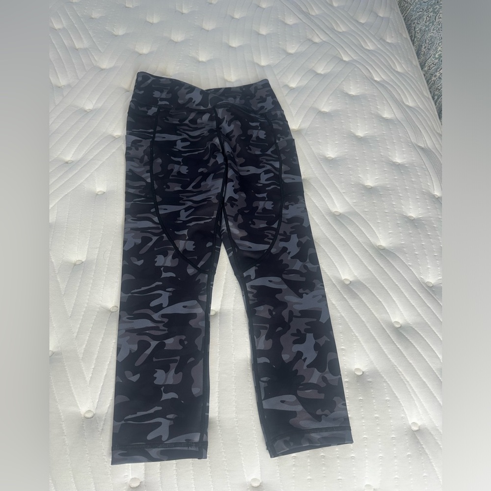 Zyia camo capri